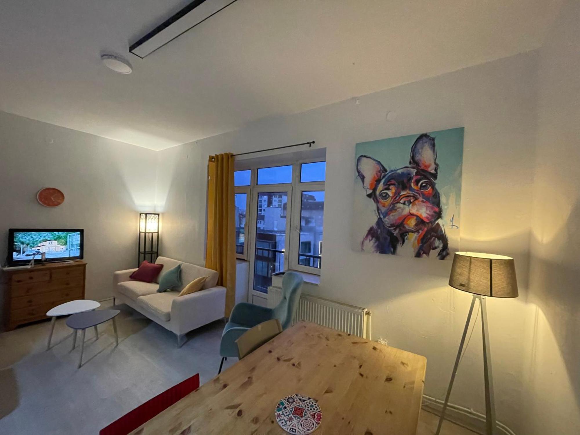 Newborn Center Hostel All Day Free Coffee Pristina Eksteriør bilde