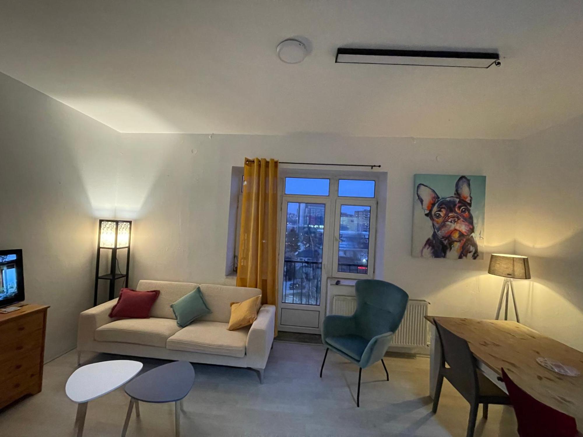 Newborn Center Hostel All Day Free Coffee Pristina Eksteriør bilde