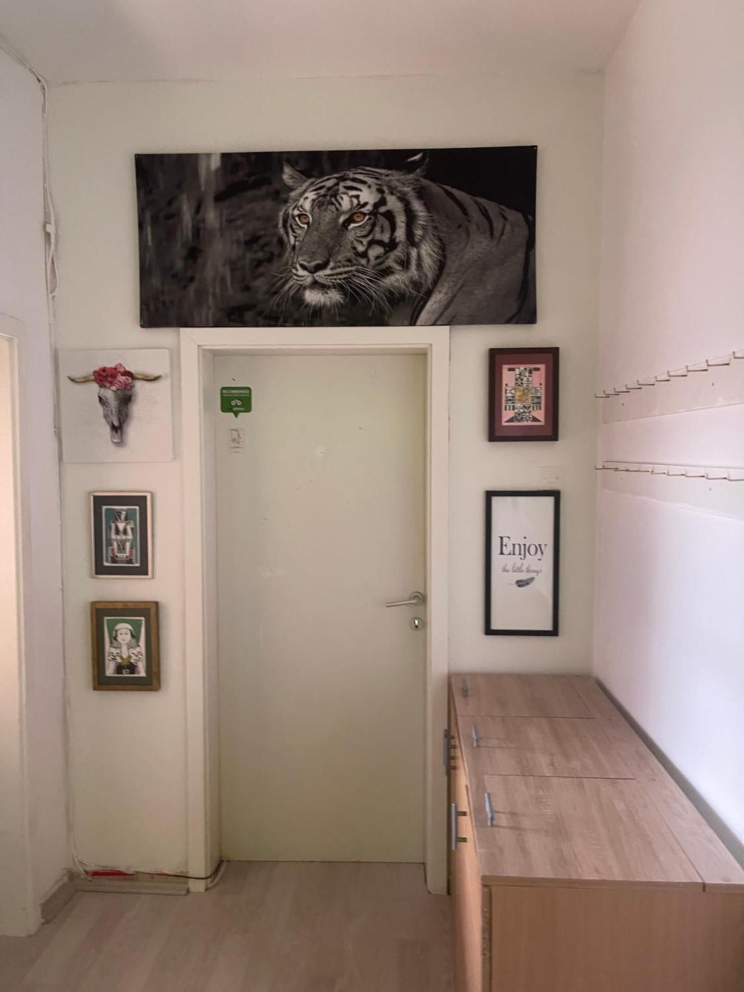 Newborn Center Hostel All Day Free Coffee Pristina Eksteriør bilde